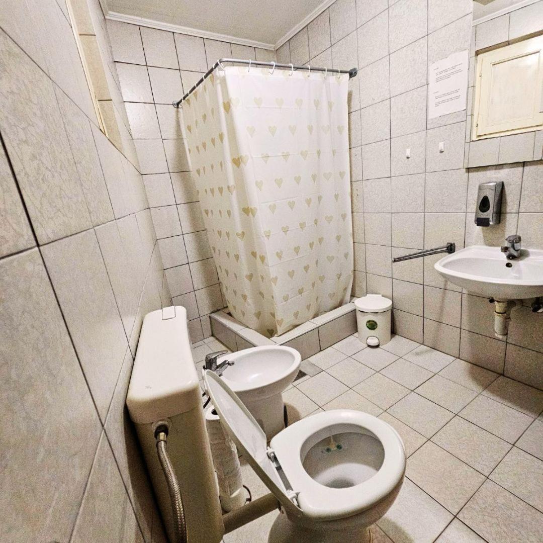 Prenociste Chardak Hotel Tuzla Buitenkant foto
