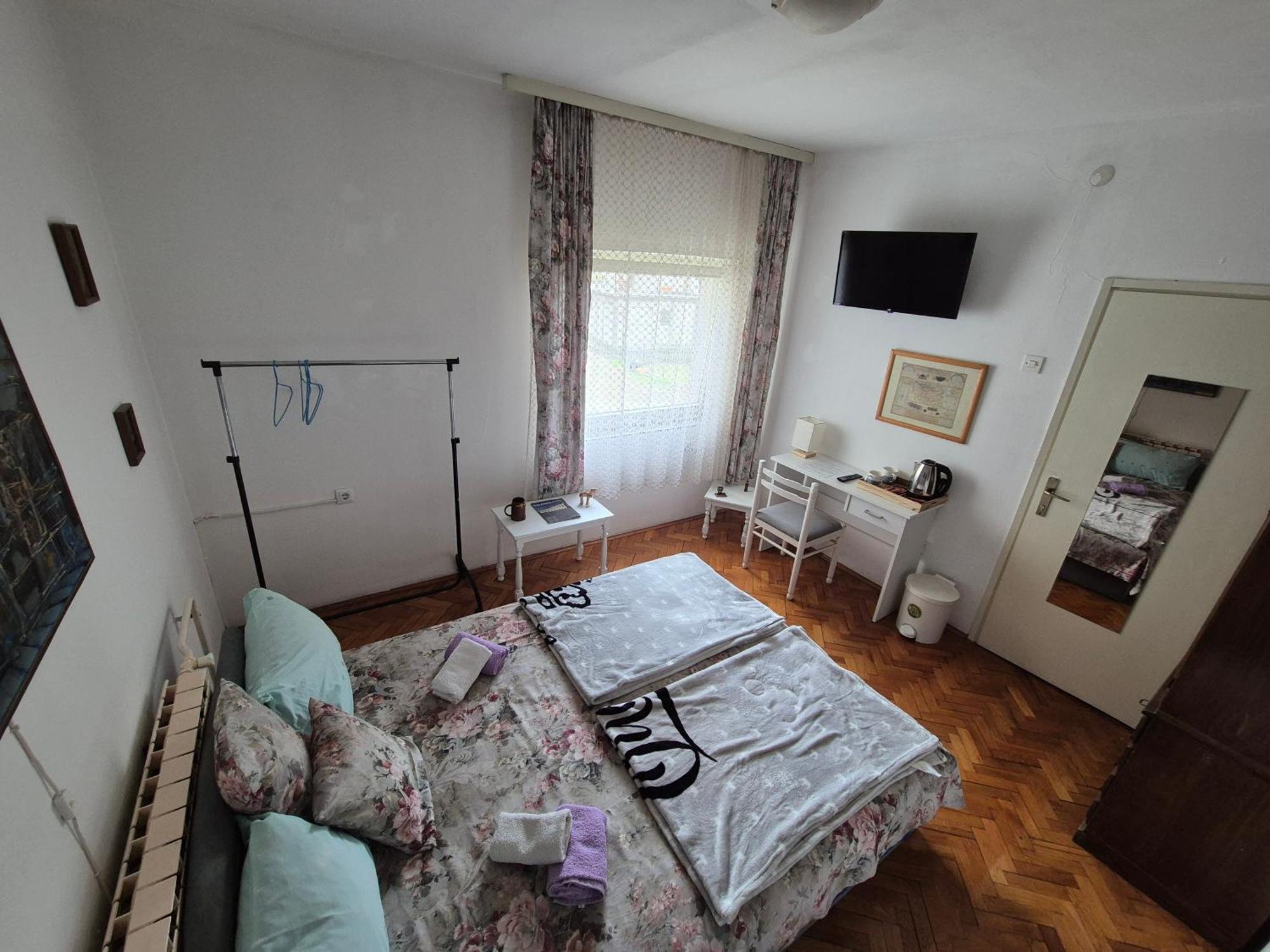 Prenociste Chardak Hotel Tuzla Buitenkant foto